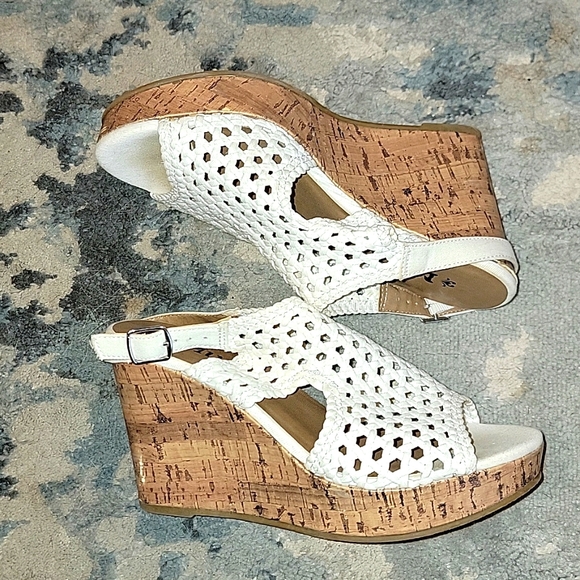 🤍💙🖤 3 Pairs of Women's Mudd Platform Sandals, Sizes 8 & 8.5 - Picture 3 of 11